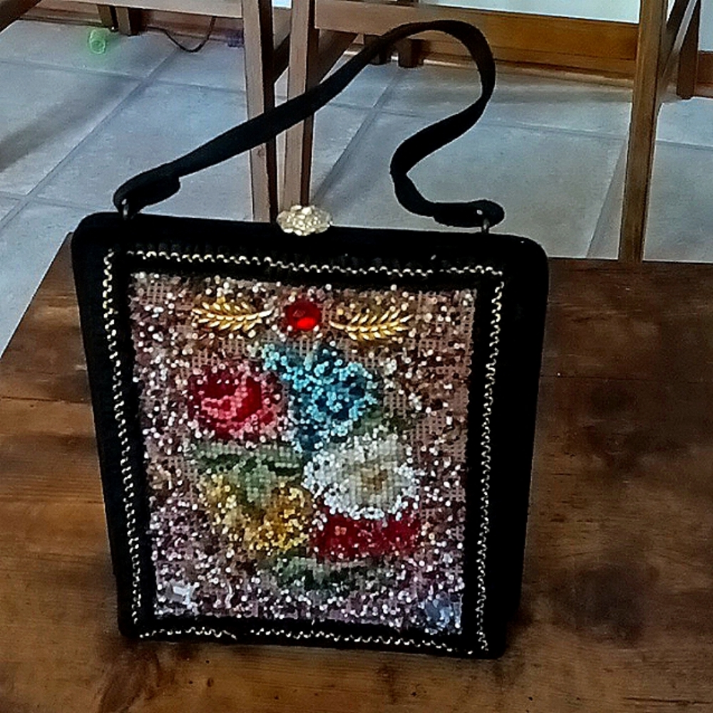 ❤️ sale Vintage beaded Box purse